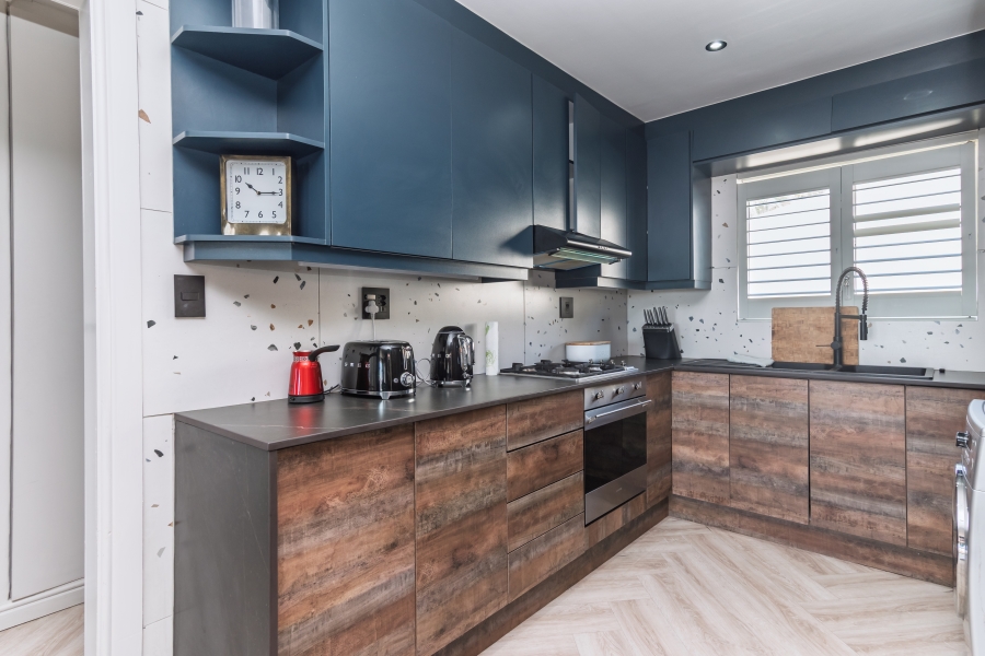 To Let 2 Bedroom Property for Rent in Vredehoek Western Cape